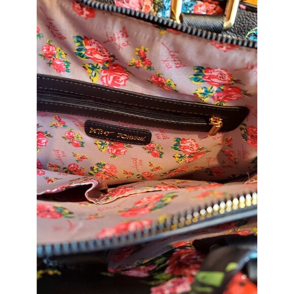 Betsey Johnson Embossed Heart Satchel Purse Bag Black - Picture 7 of 11